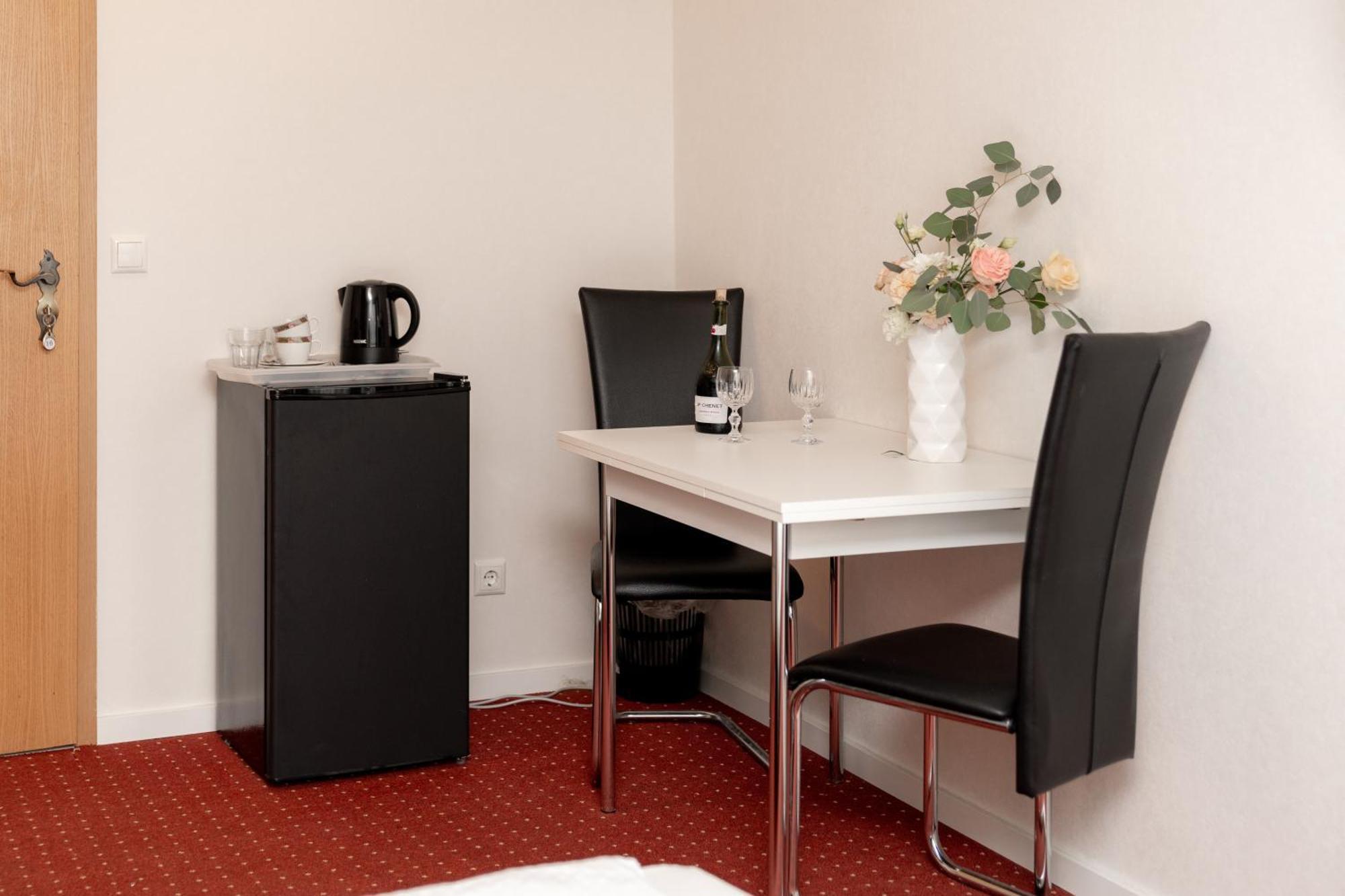 Hotel Zum Hahn Garbsen Buitenkant foto
