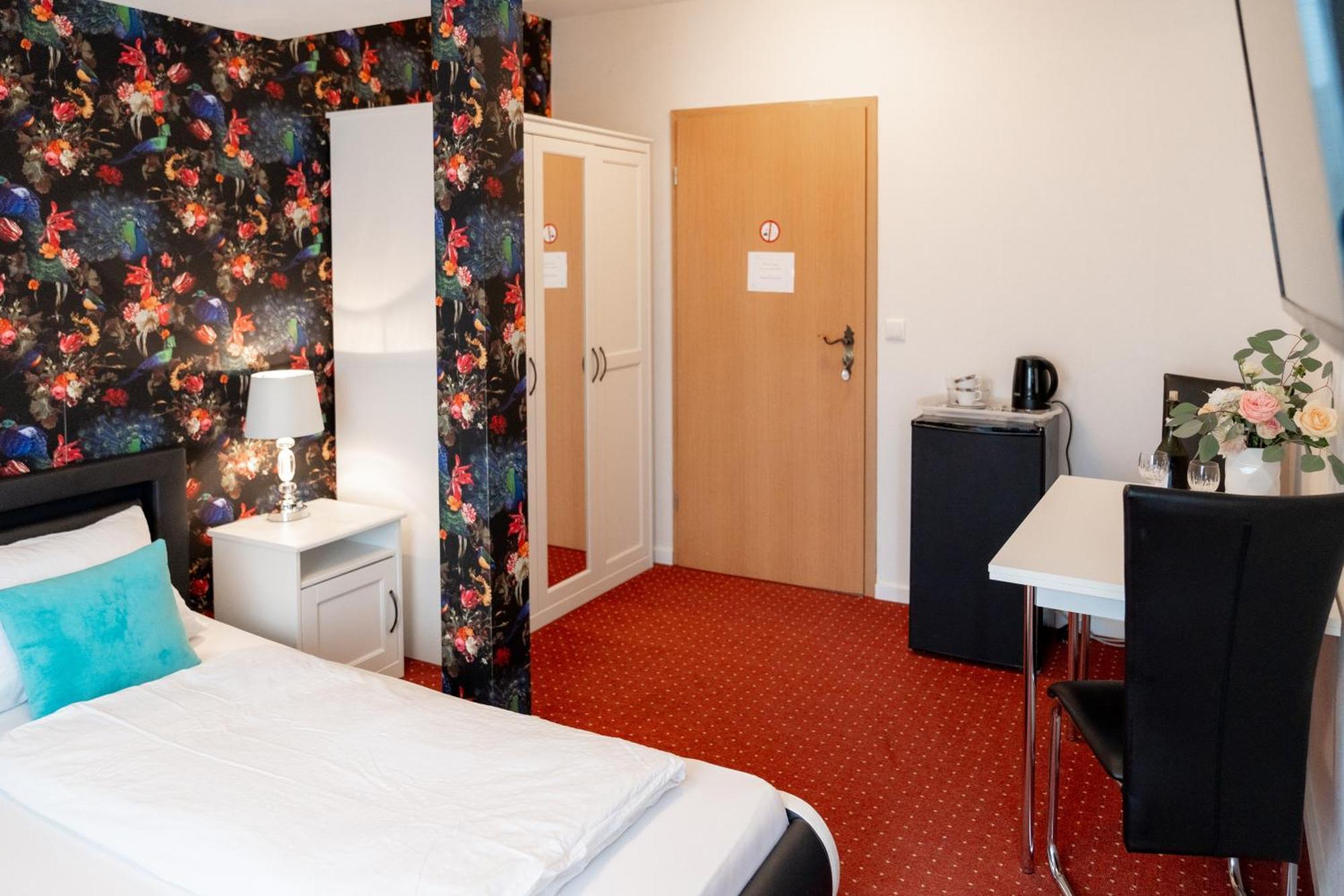 Hotel Zum Hahn Garbsen Buitenkant foto
